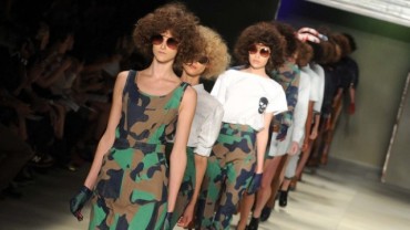 O cl�ssico Camuflado est� de volta nas passarelas de Alexandre Herchcovitch.