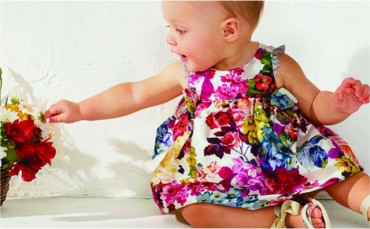 KIDS se divertem com roupas leves e alegres no ver�o 2012.